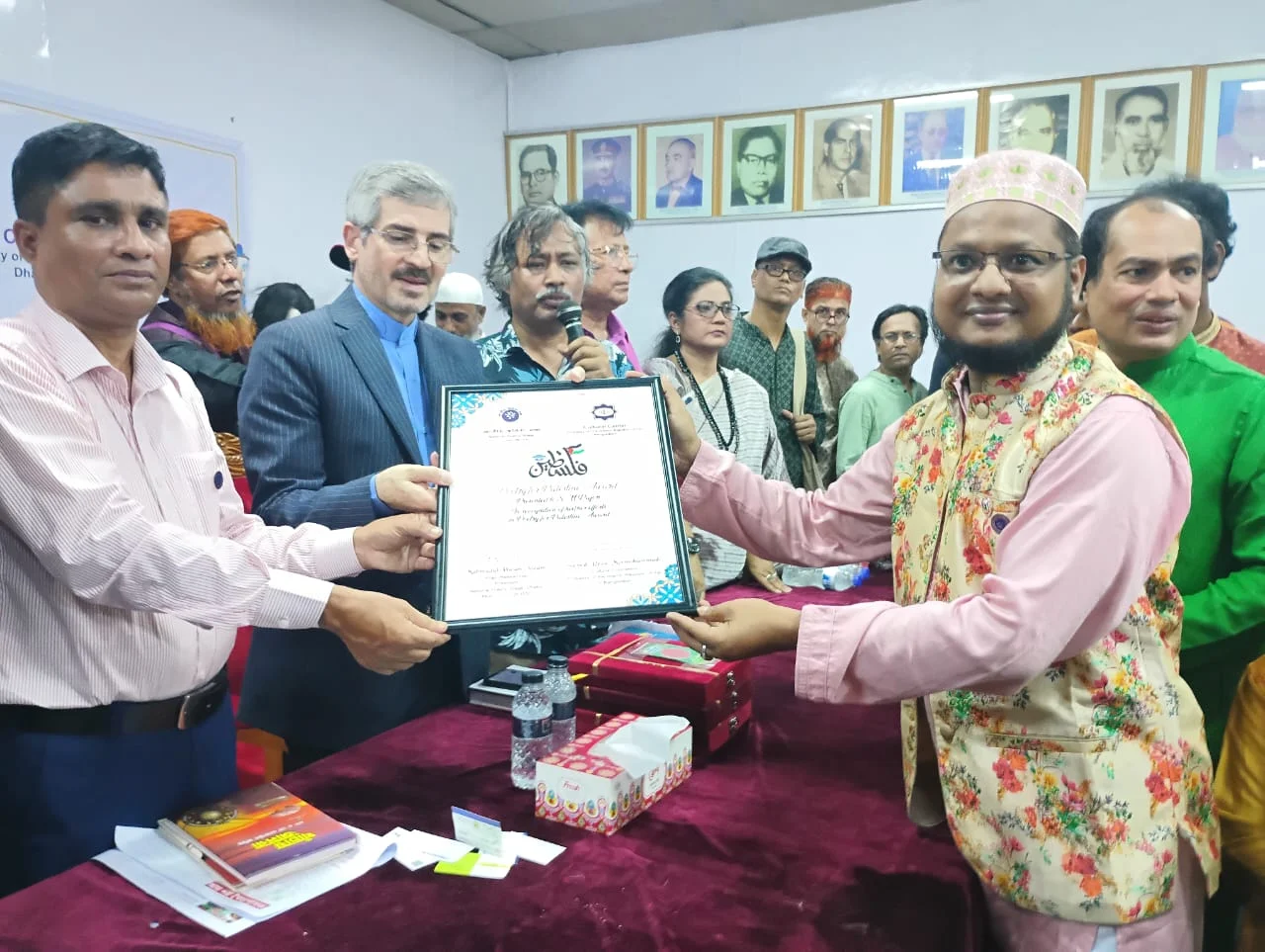 আস সুফিয়া সাহিত্য সংস্কৃতিক পরিষদ থেকে গুণীজন সংবর্ধনা পেলেন ঢাকা মিরপুরের কবি